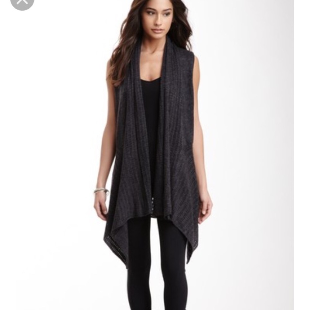 NEW Romeo and Juliet Sweater Vest Size M